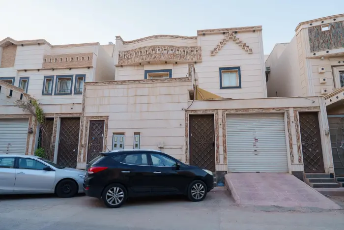 فيلا حي الرمال للبيع - Manassat Real Estate Company